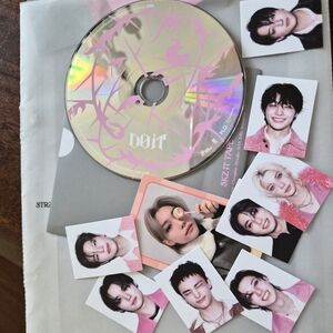 Stray Kids DO IT' CD with Photocards - Pink & Gold Design